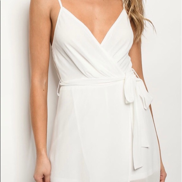 ❌DONATED❌White V-neck Surplice Adjustable Straps Maxi Shorts Romper - Picture 3 of 17